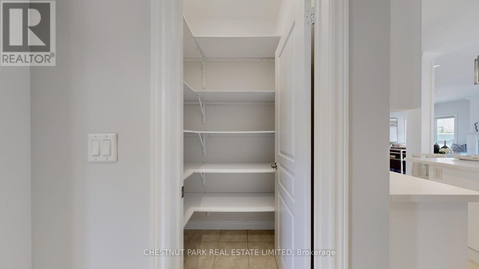 Photo 15 of 32 Arbour Drive, Markham ON
