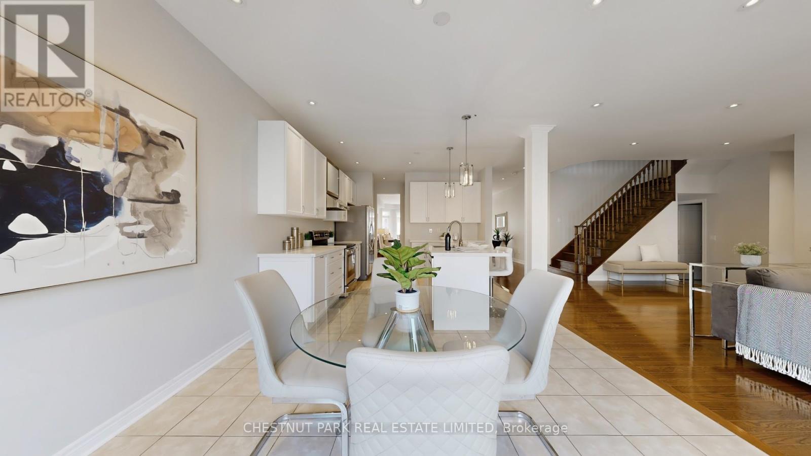 Photo 17 of 32 Arbour Drive, Markham ON