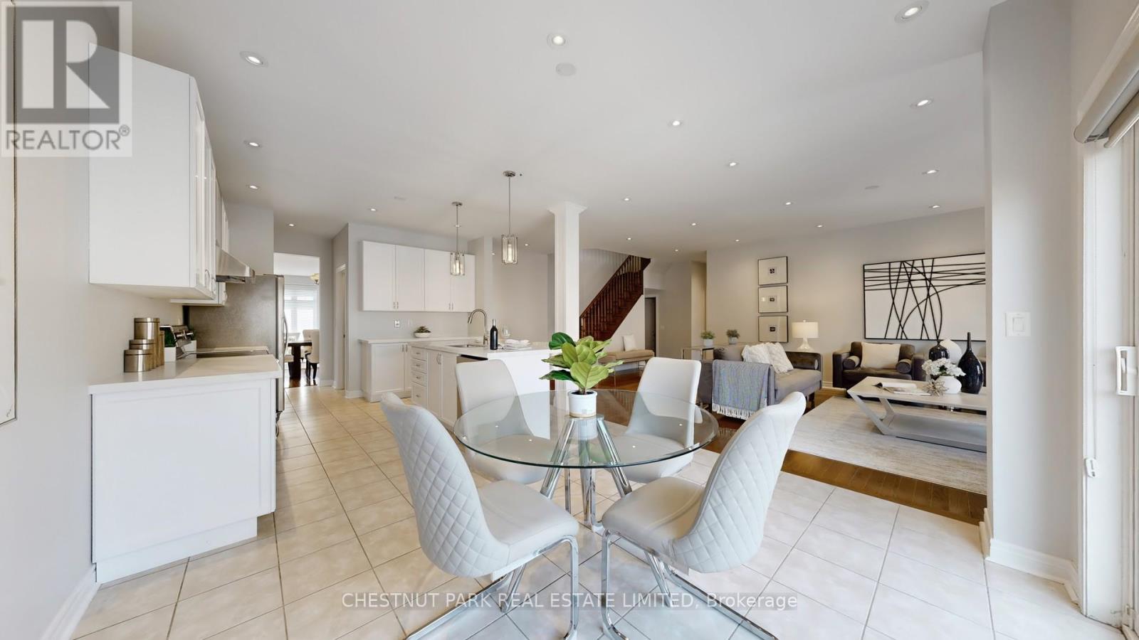 Photo 12 of 32 Arbour Drive, Markham ON