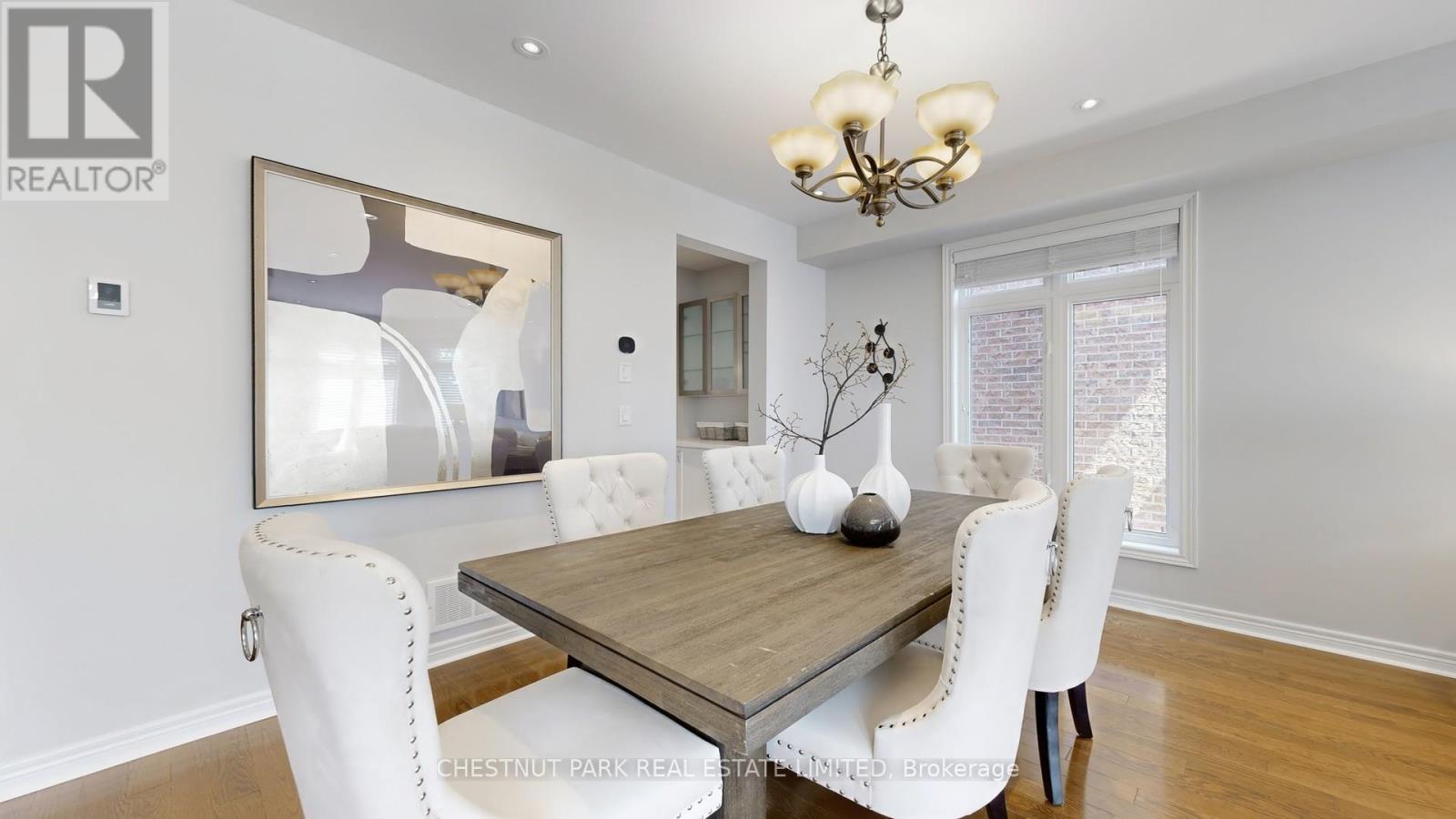Photo 4 of 32 Arbour Drive, Markham ON