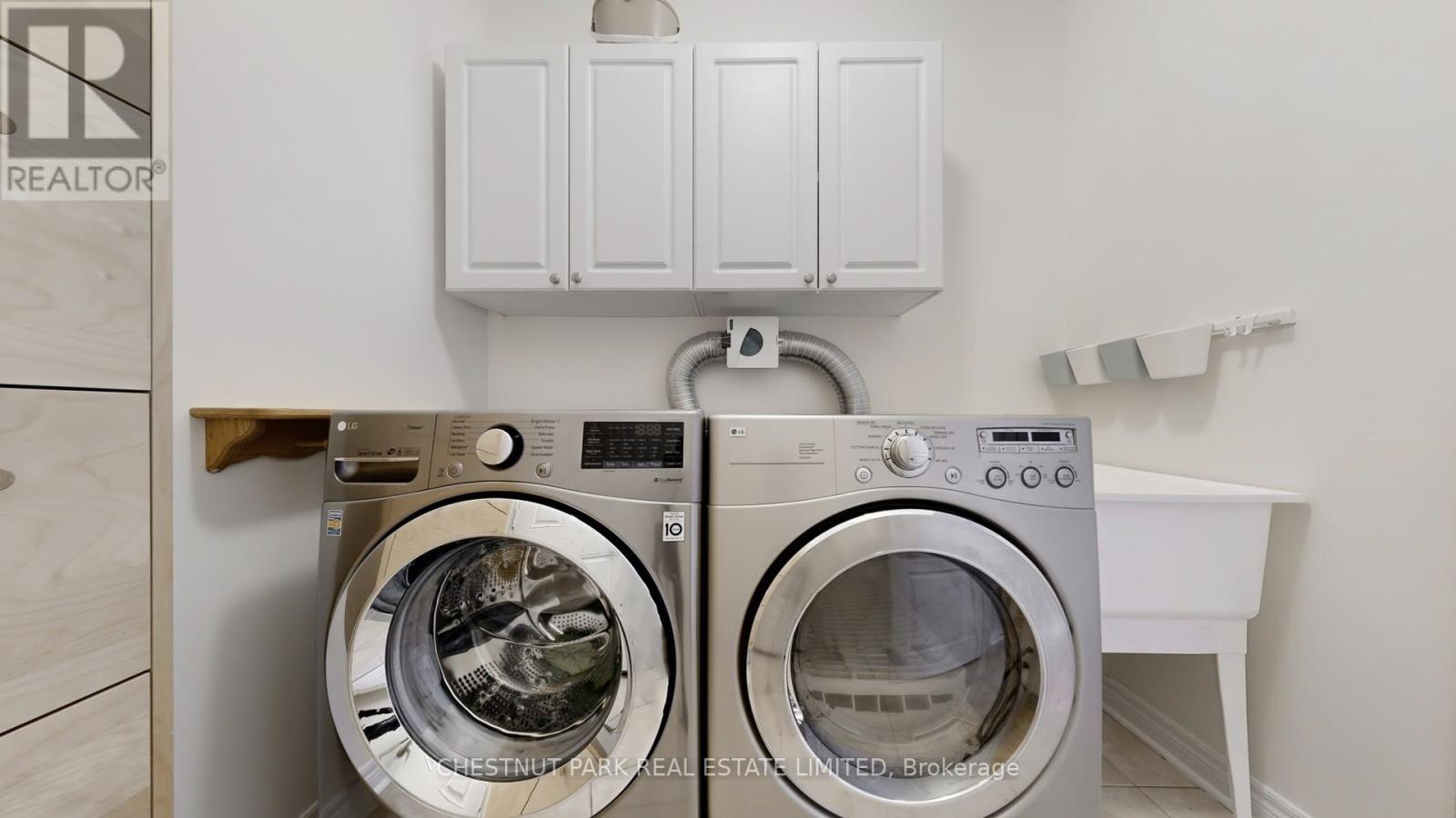 Photo 7 of 32 Arbour Drive, Markham ON