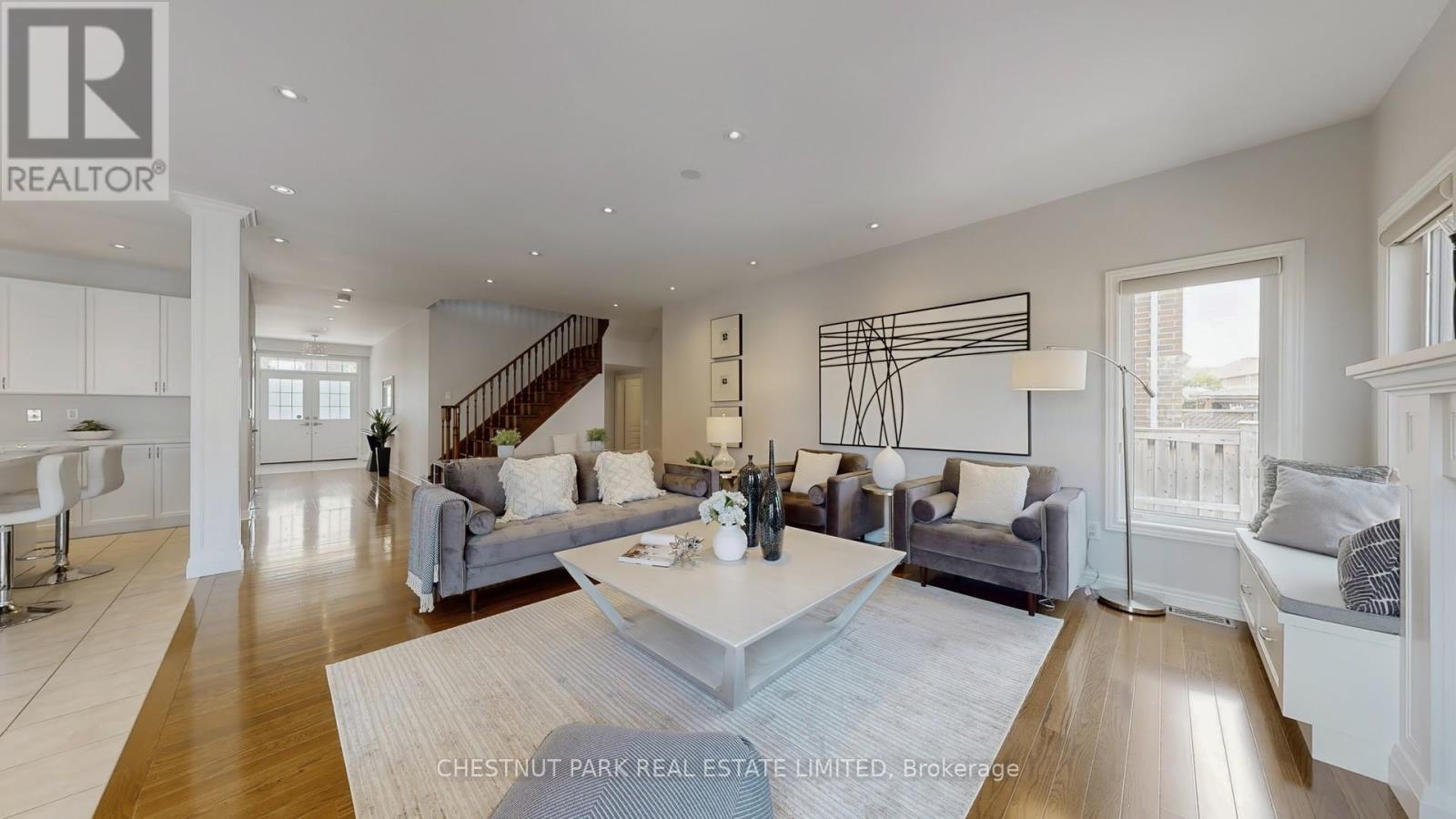 Photo 8 of 32 Arbour Drive, Markham ON