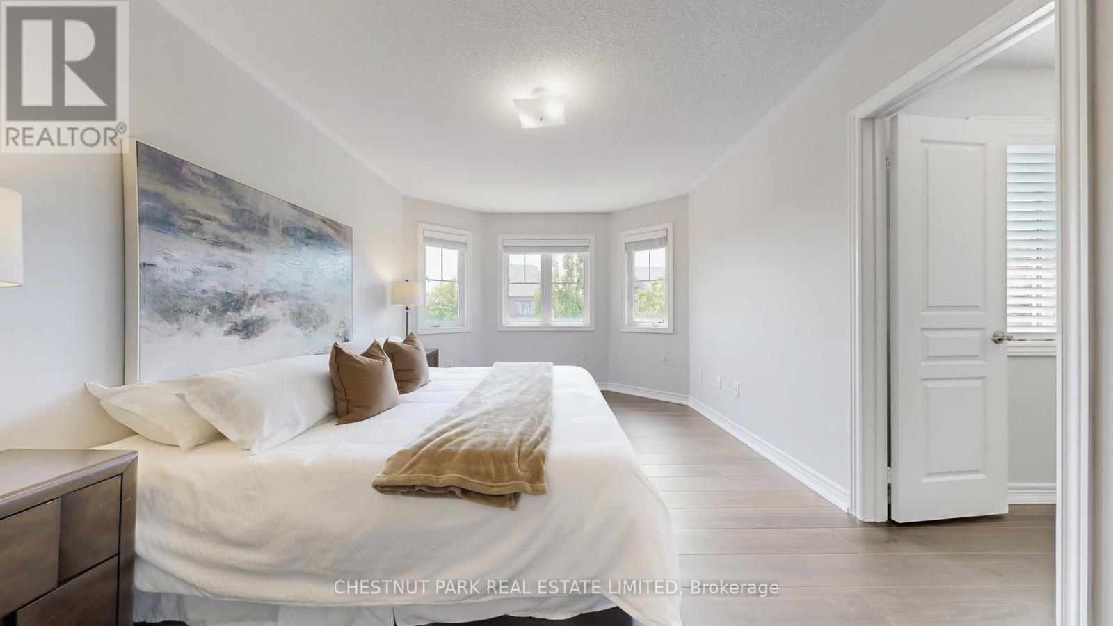 Photo 10 of 32 Arbour Drive, Markham ON