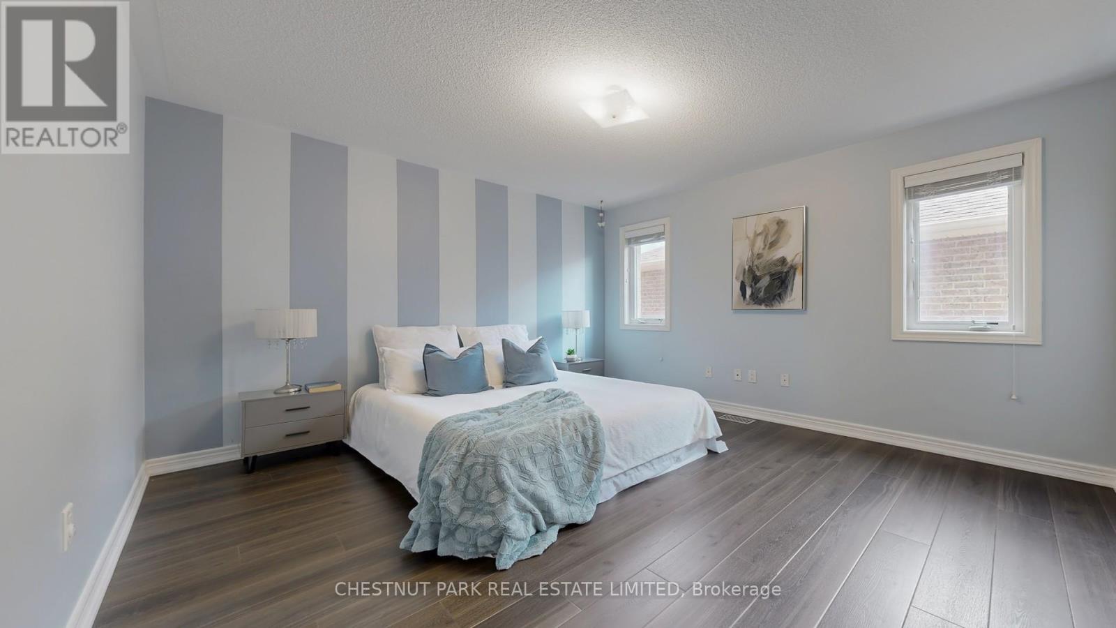Photo 2 of 32 Arbour Drive, Markham ON