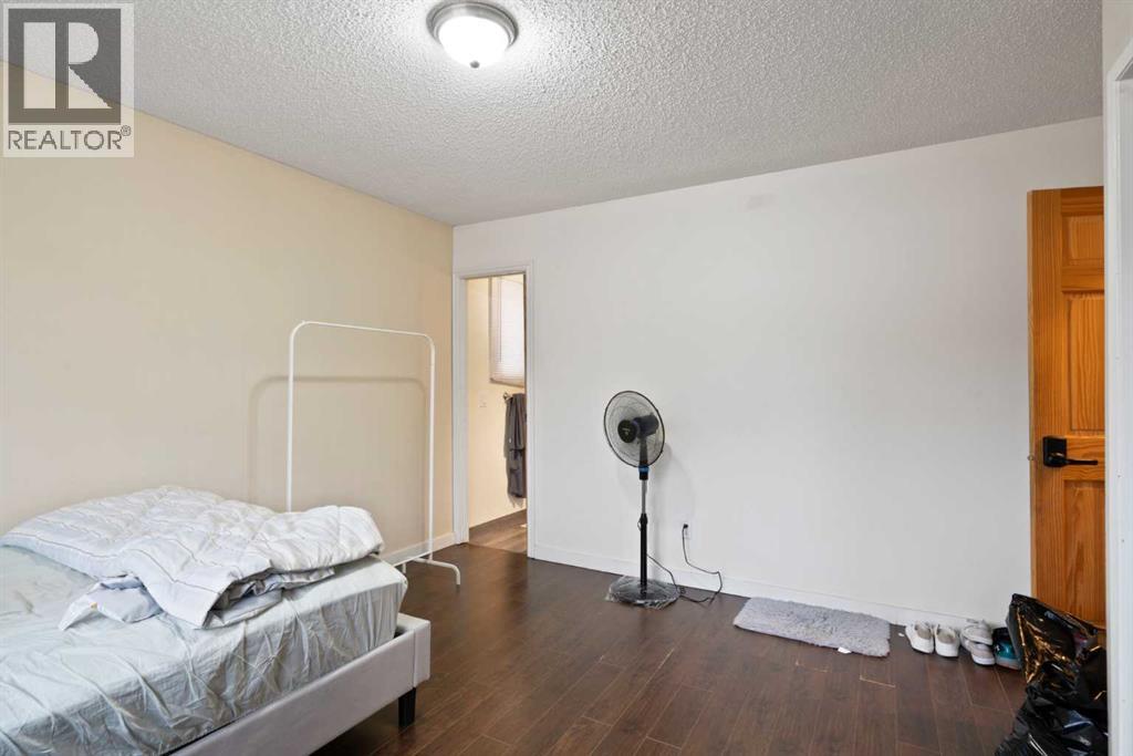 Single Family House 4 Level for Sale in  Rundlelawn Road NE Rundle Calgary 