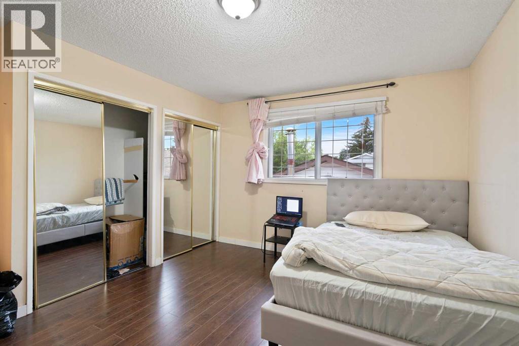 Single Family House 4 Level for Sale in  Rundlelawn Road NE Rundle Calgary 
