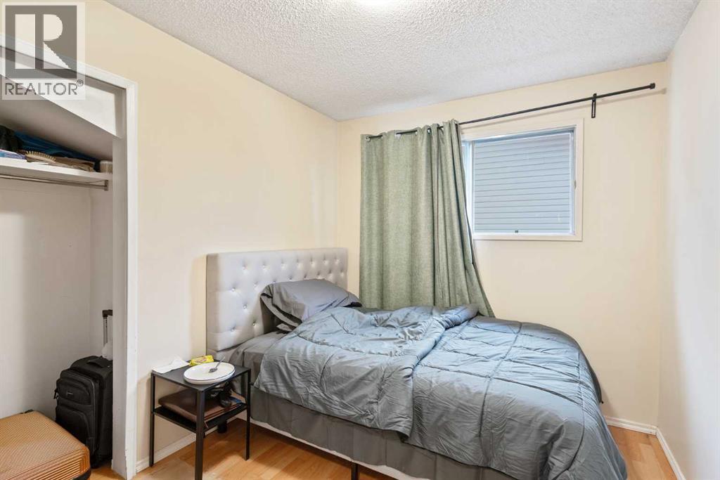Single Family House 4 Level for Sale in  Rundlelawn Road NE Rundle Calgary 