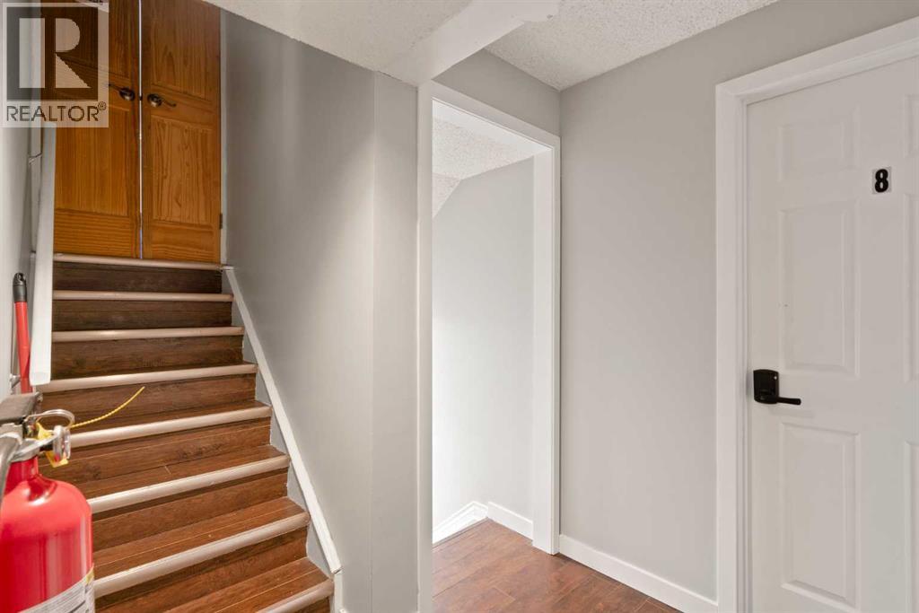319 Rundlelawn Road NE, Calgary, Alberta