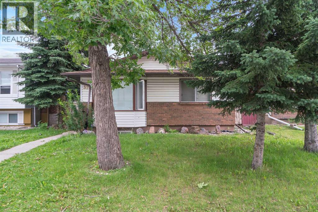 Single Family House 4 Level for Sale in  Rundlelawn Road NE Rundle Calgary 