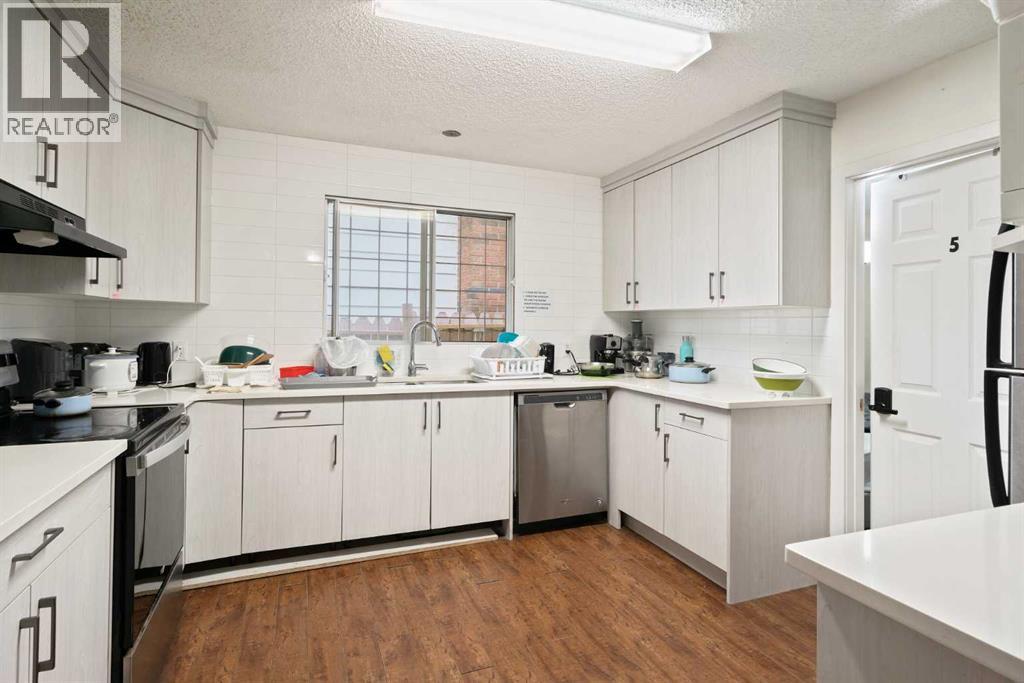 Single Family House 4 Level for Sale in  Rundlelawn Road NE Rundle Calgary 