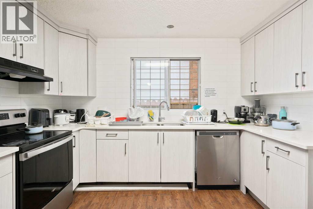 Single Family House 4 Level for Sale in  Rundlelawn Road NE Rundle Calgary 