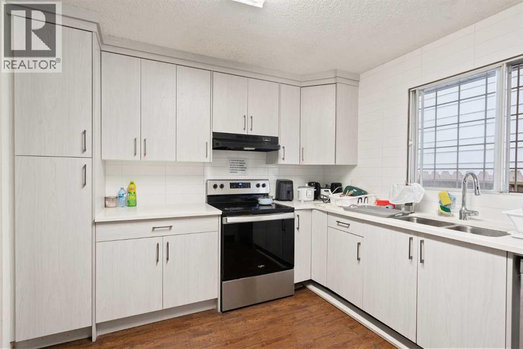 Single Family House 4 Level for Sale in  Rundlelawn Road NE Rundle Calgary 