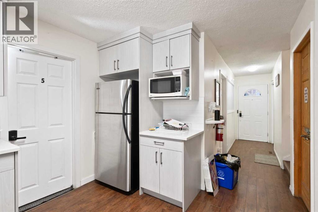 Single Family House 4 Level for Sale in  Rundlelawn Road NE Rundle Calgary 