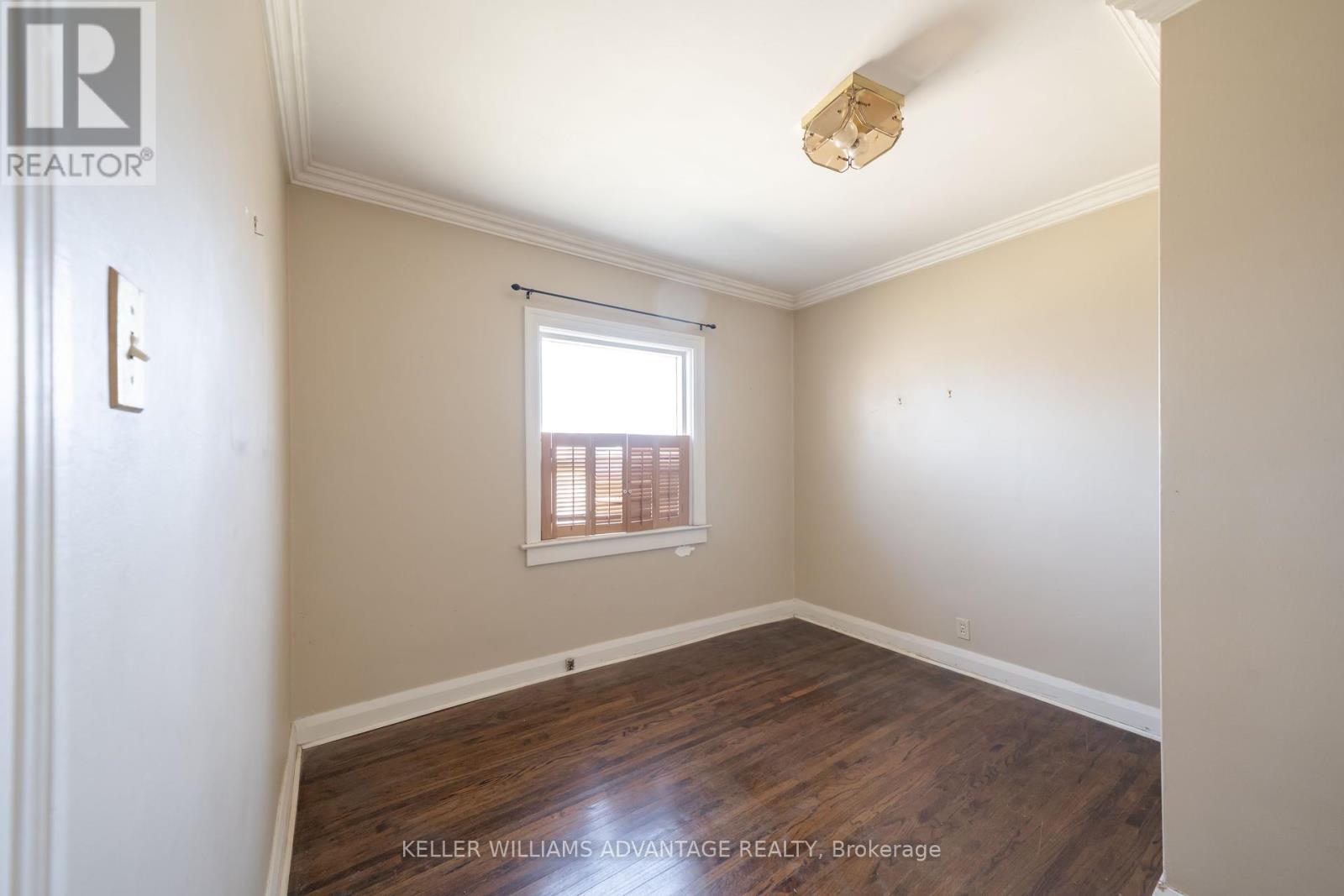 Photo 11 of 144 Upper Canada Drive N, Toronto ON