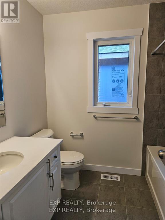 Photo 9 of Upper 89 Moon Crescent, Cambridge ON