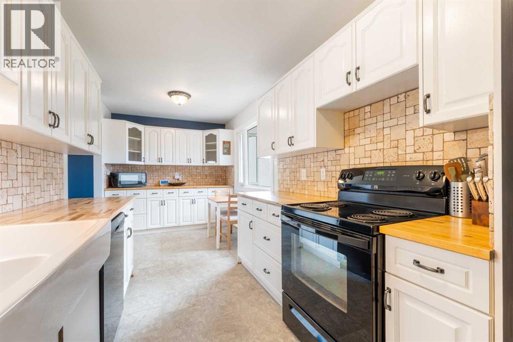 Photo 5 of 34 Wilson Street, Okotoks AB