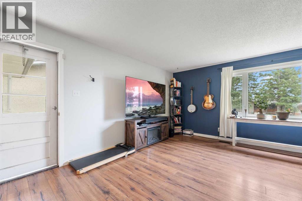 Photo 15 of 34 Wilson Street, Okotoks AB