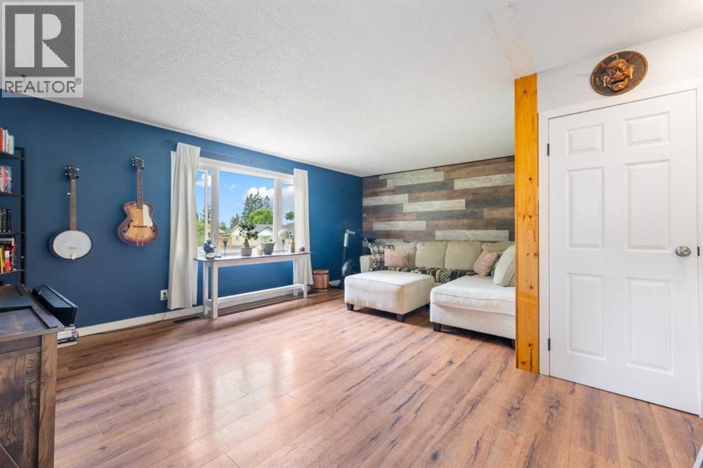 Photo 4 of 34 Wilson Street, Okotoks AB