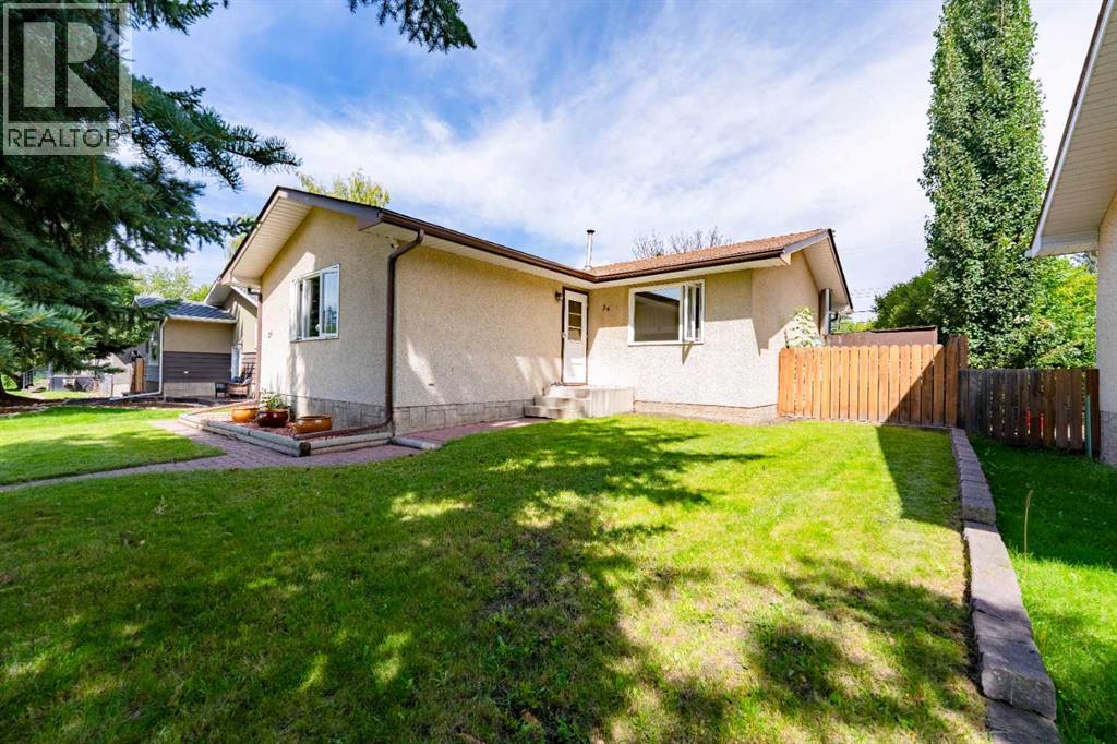 Photo 12 of 34 Wilson Street, Okotoks AB