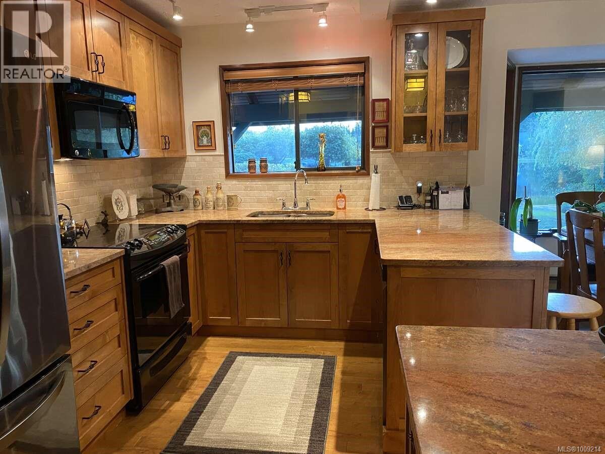 Photo 27 of 9386 Martin Park Dr, Black Creek BC