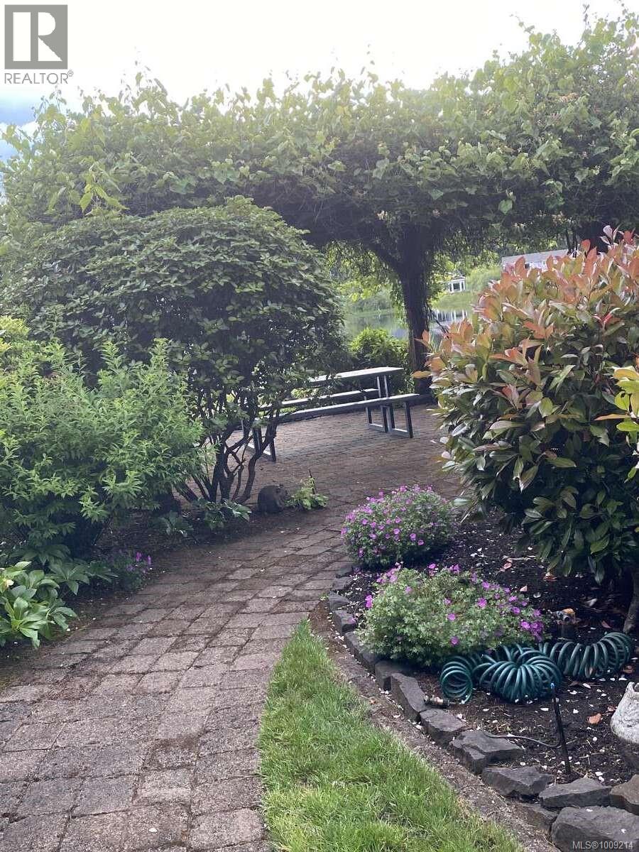 Photo 1 of 9386 Martin Park Dr, Black Creek BC