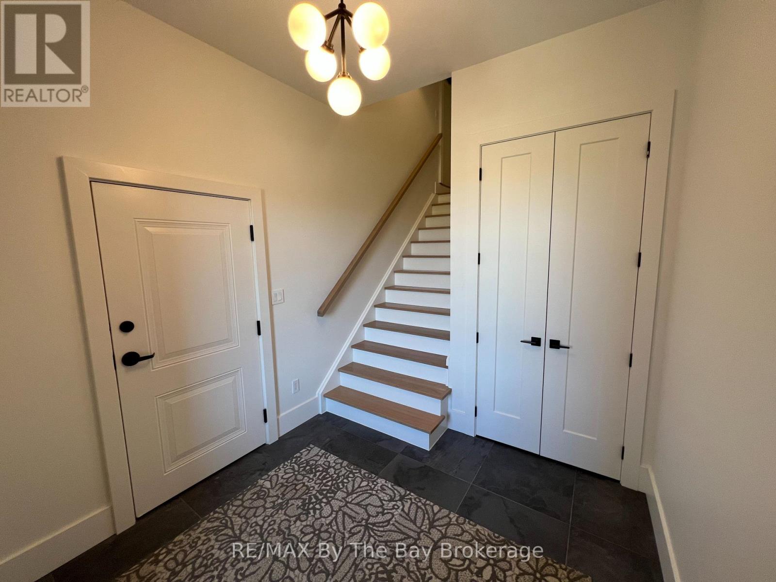 Photo 12 of 14 Raintree Court, Clearview ON