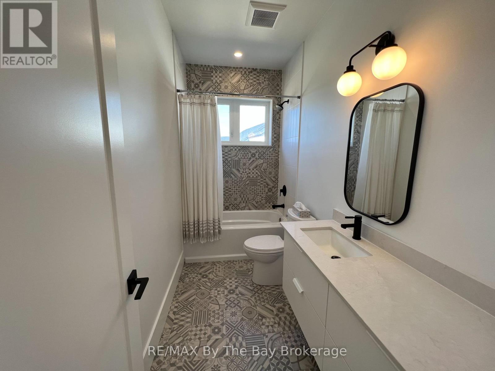 Photo 18 of 14 Raintree Court, Clearview ON