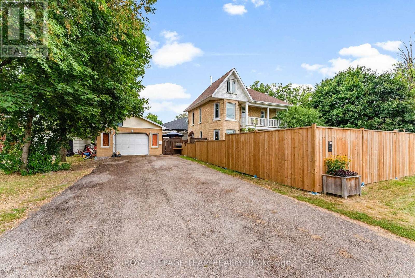 Photo 8 of 174 Bruce Street, Renfrew ON