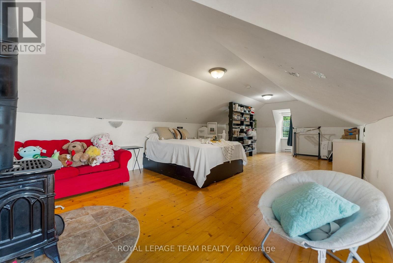 Photo 2 of 174 Bruce Street, Renfrew ON