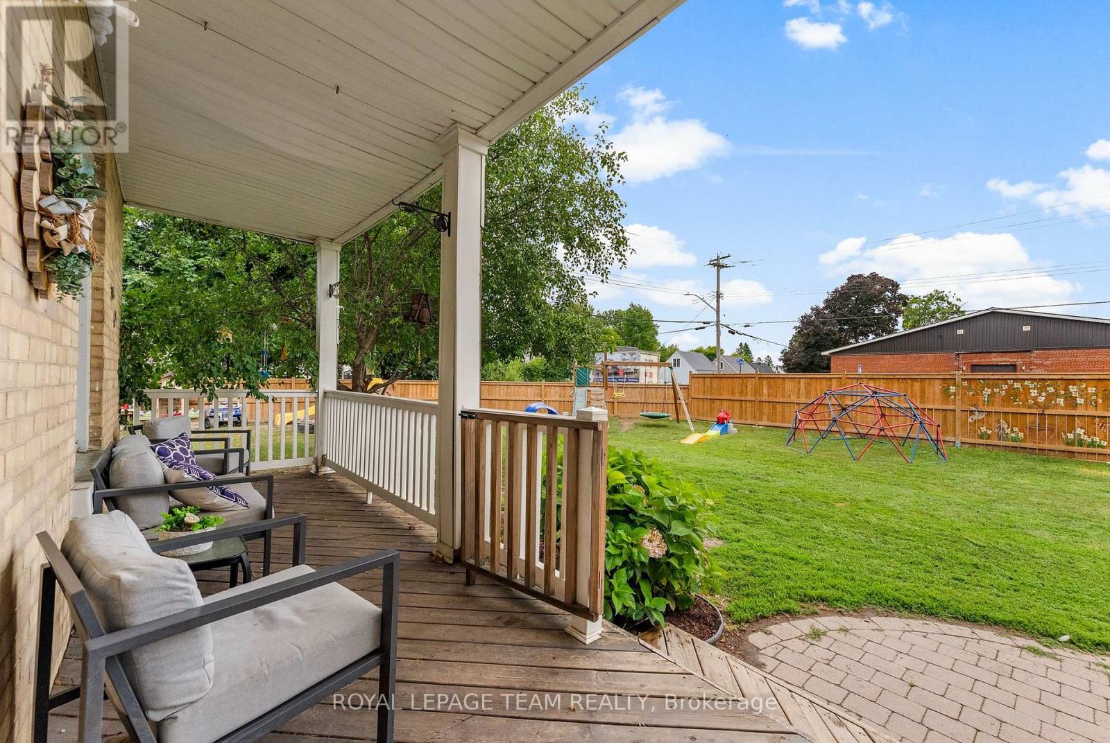 Photo 9 of 174 Bruce Street, Renfrew ON