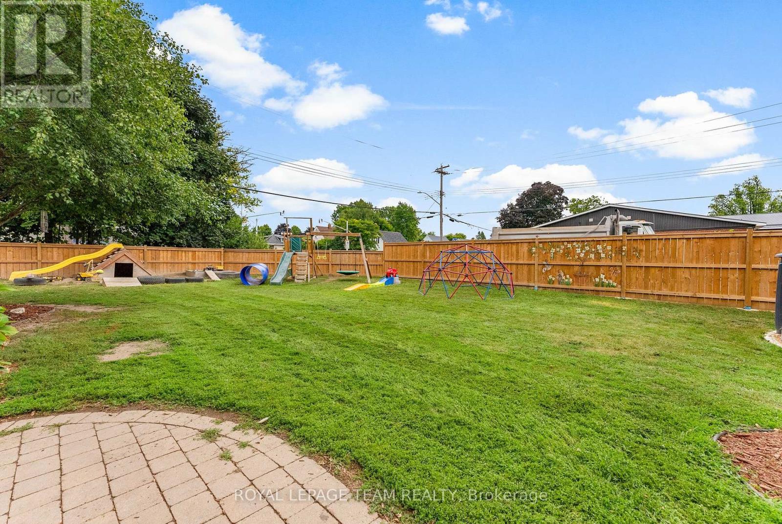 Photo 7 of 174 Bruce Street, Renfrew ON