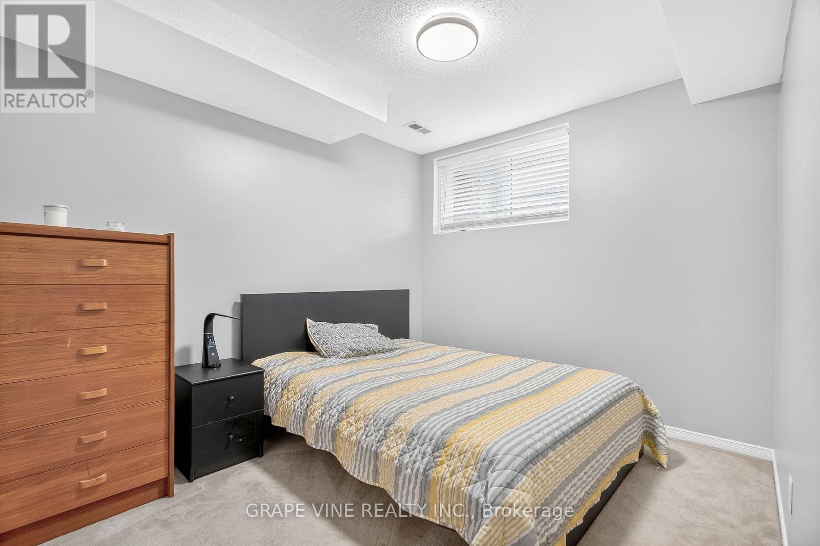 Photo 4 of 11 1400 Wildberry Court, Ottawa ON