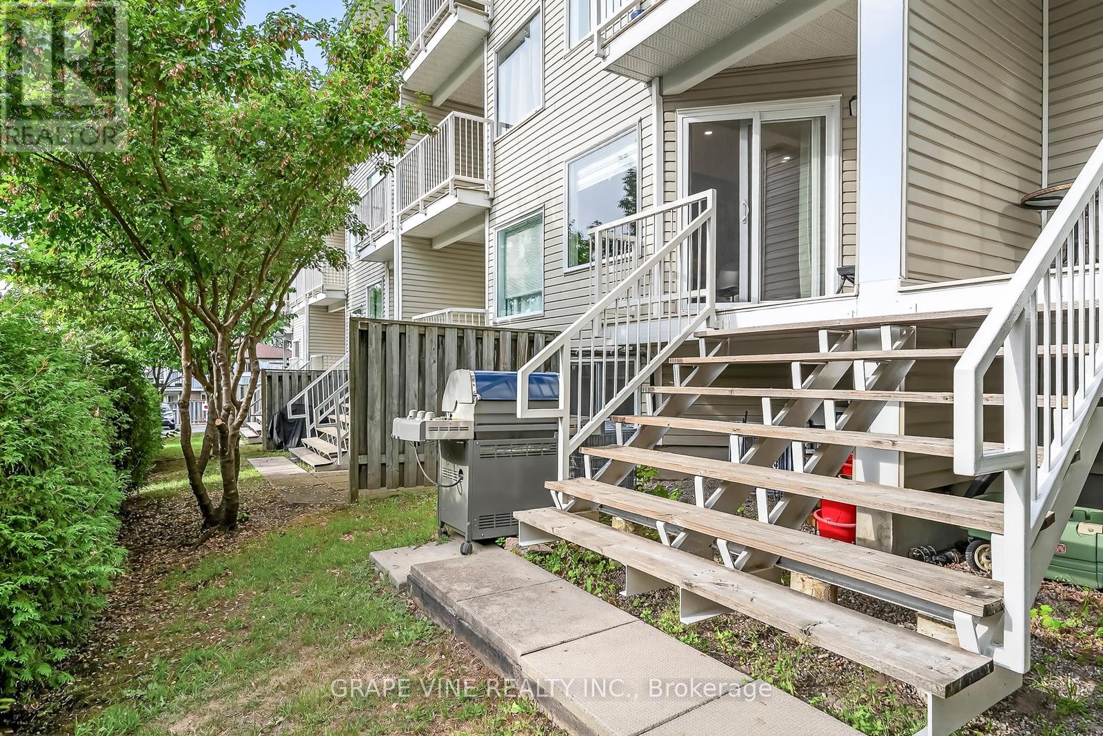 Photo 10 of 11 1400 Wildberry Court, Ottawa ON