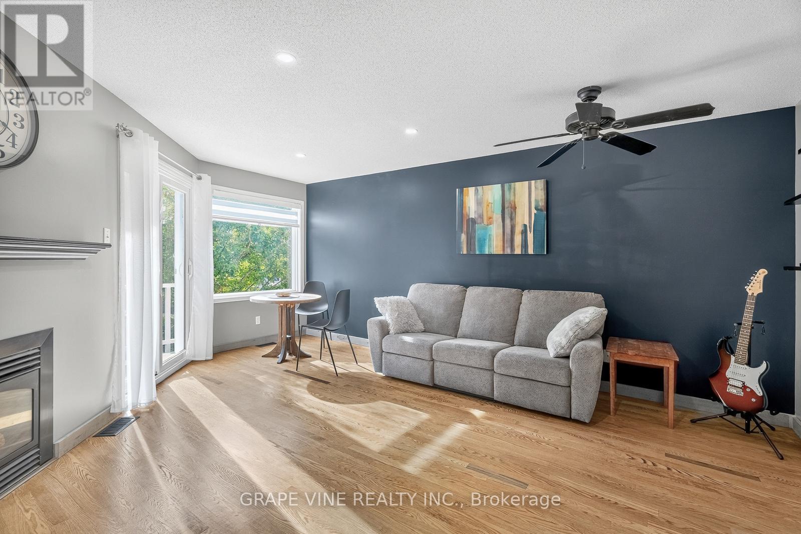 Photo 7 of 11 1400 Wildberry Court, Ottawa ON
