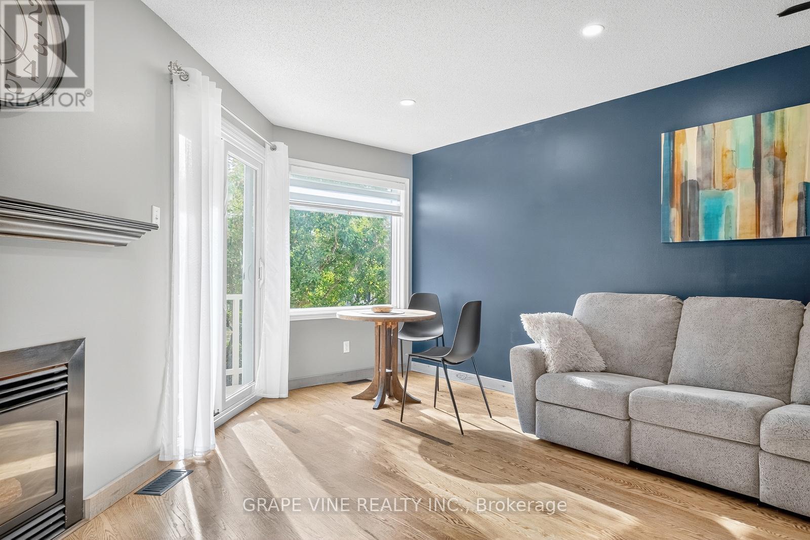 Photo 5 of 11 1400 Wildberry Court, Ottawa ON