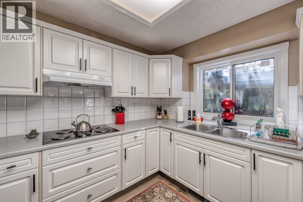 Single Family House for Sale in  Shannon Hill SW Shawnessy Calgary 