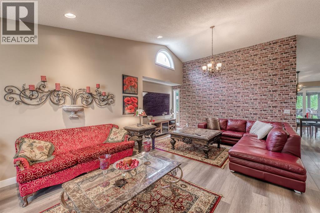 Single Family House for Sale in  Shannon Hill SW Shawnessy Calgary 