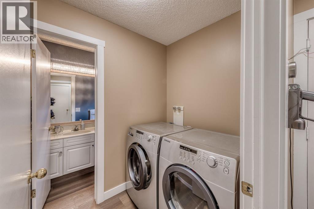 Single Family House for Sale in  Shannon Hill SW Shawnessy Calgary 