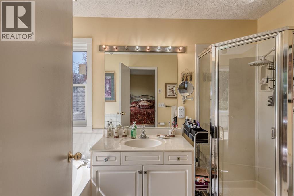 Single Family House for Sale in  Shannon Hill SW Shawnessy Calgary 