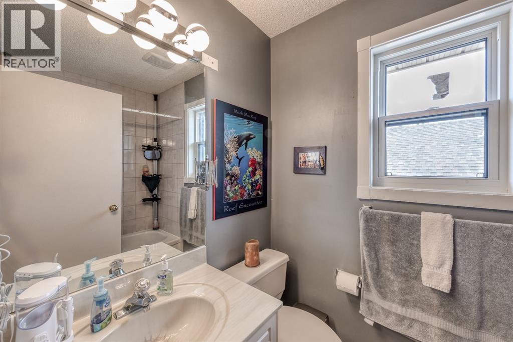 Single Family House for Sale in  Shannon Hill SW Shawnessy Calgary 