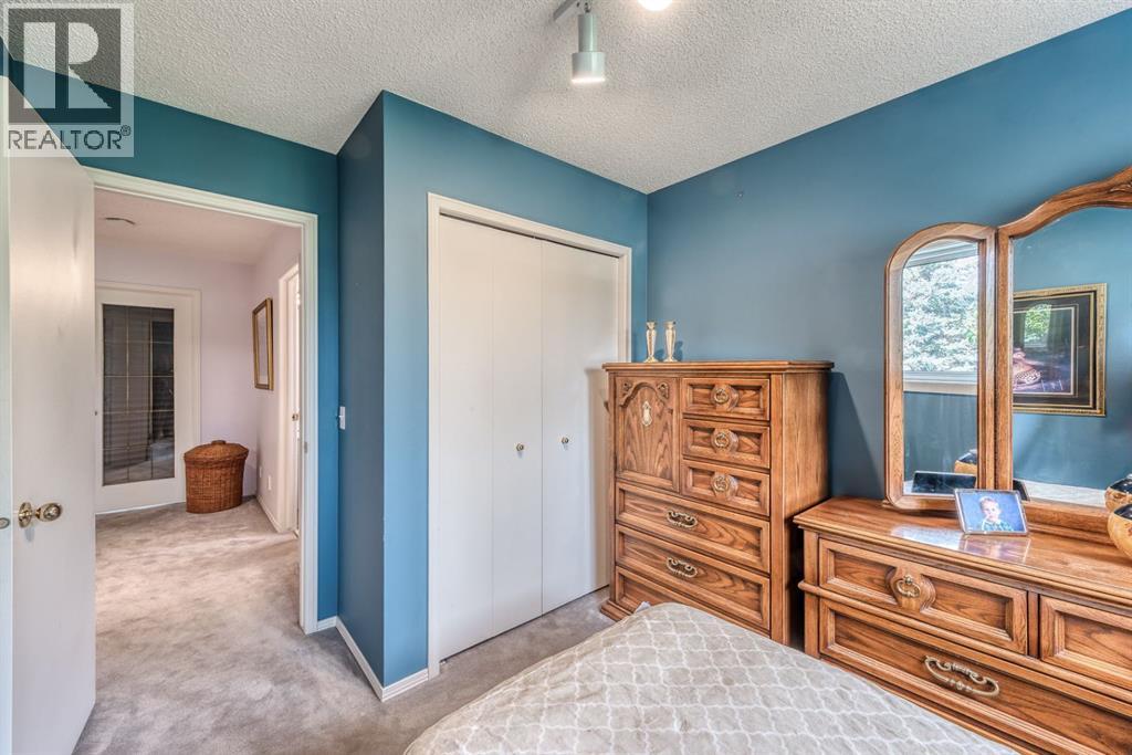 Single Family House for Sale in  Shannon Hill SW Shawnessy Calgary 