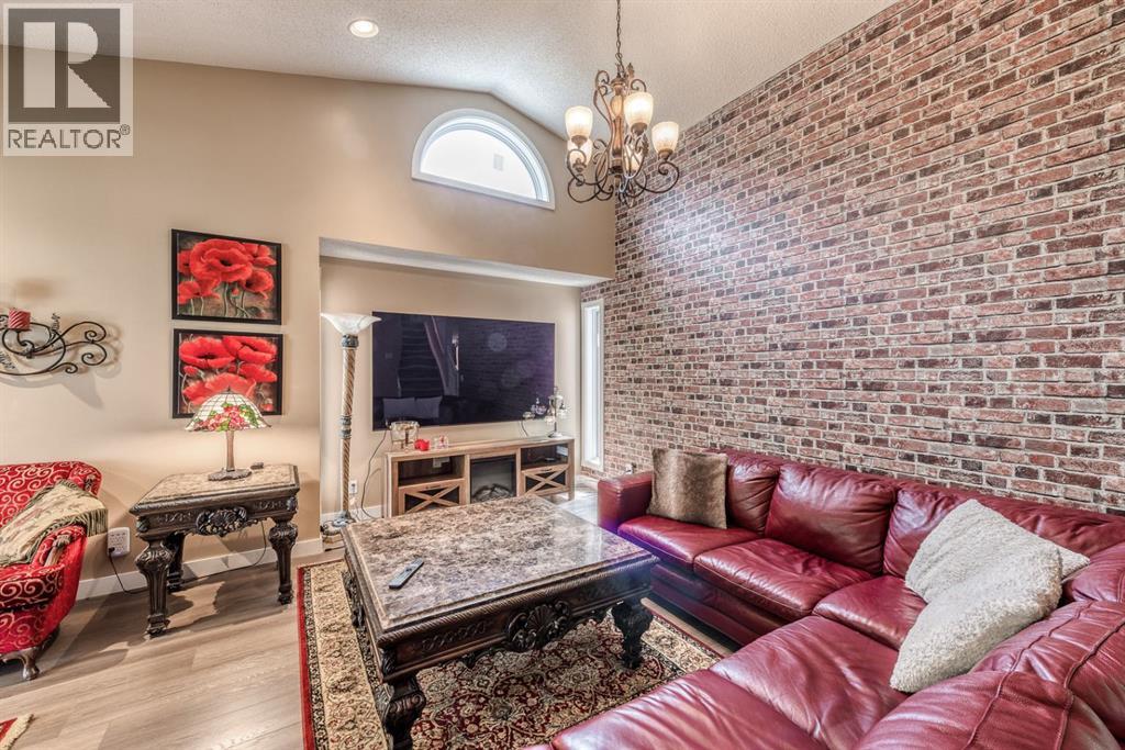 Single Family House for Sale in  Shannon Hill SW Shawnessy Calgary 