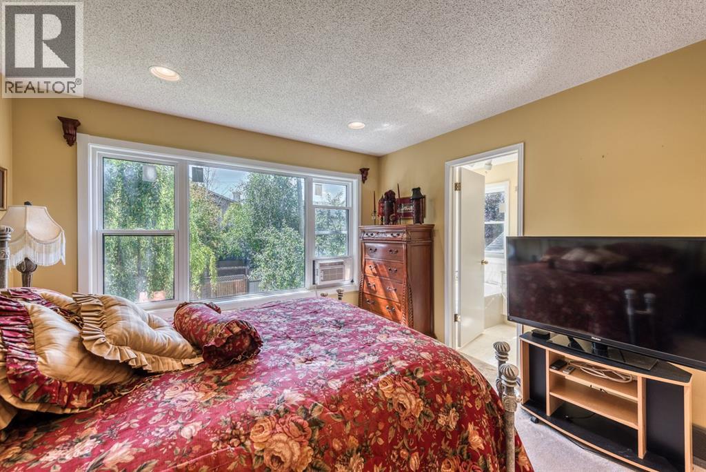 Single Family House for Sale in  Shannon Hill SW Shawnessy Calgary 