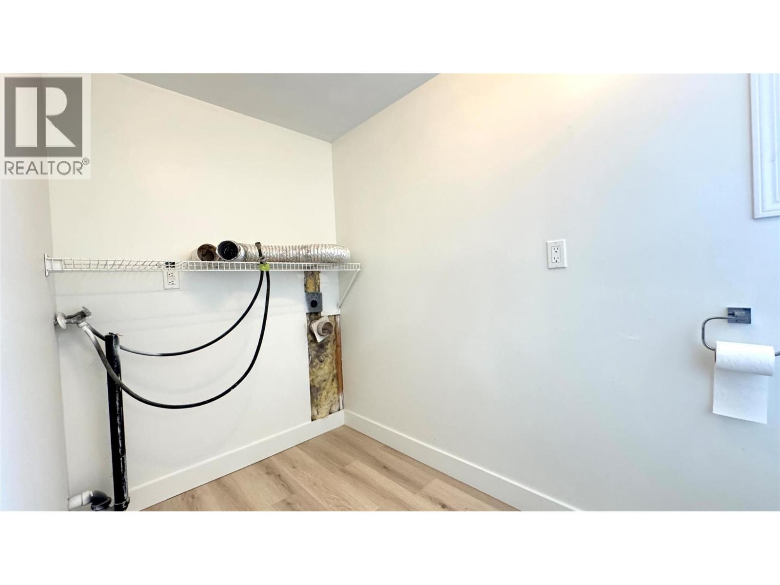Photo 2 of 731 Cumberland Avenue, Kamloops BC