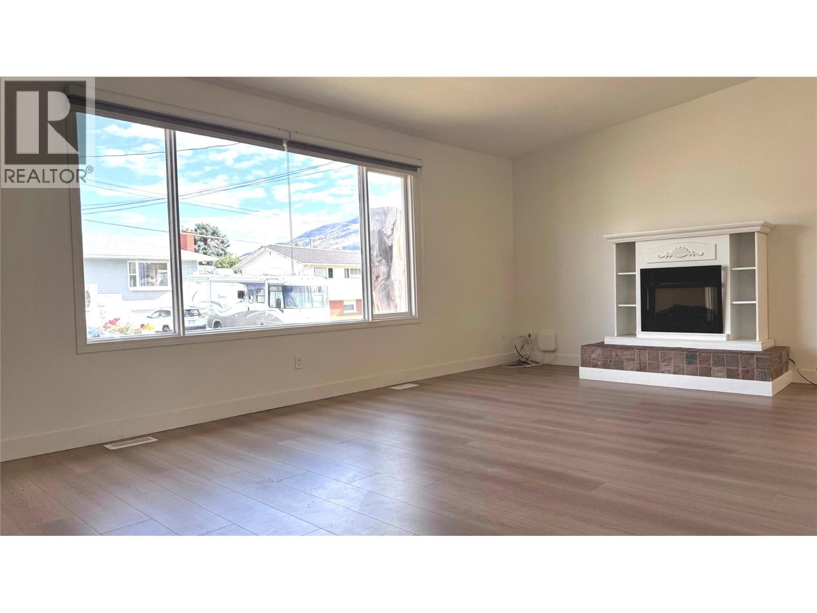 Photo 12 of 731 Cumberland Avenue, Kamloops BC