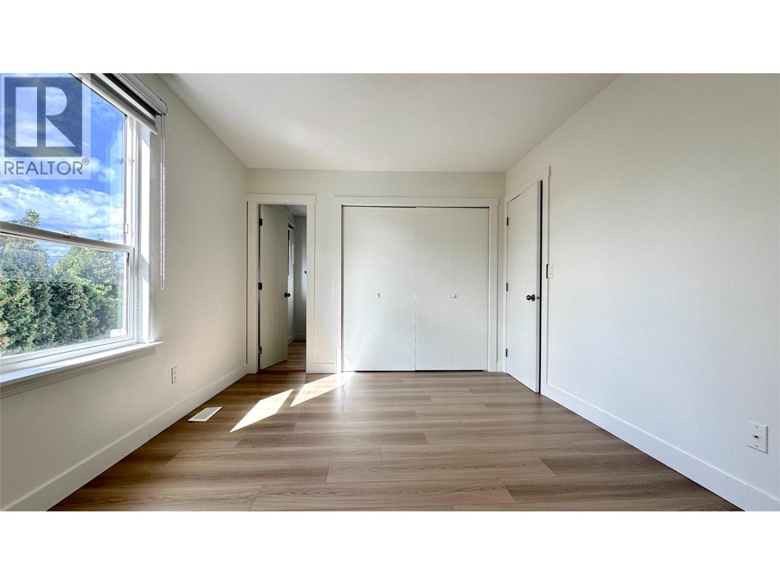 Photo 11 of 731 Cumberland Avenue, Kamloops BC