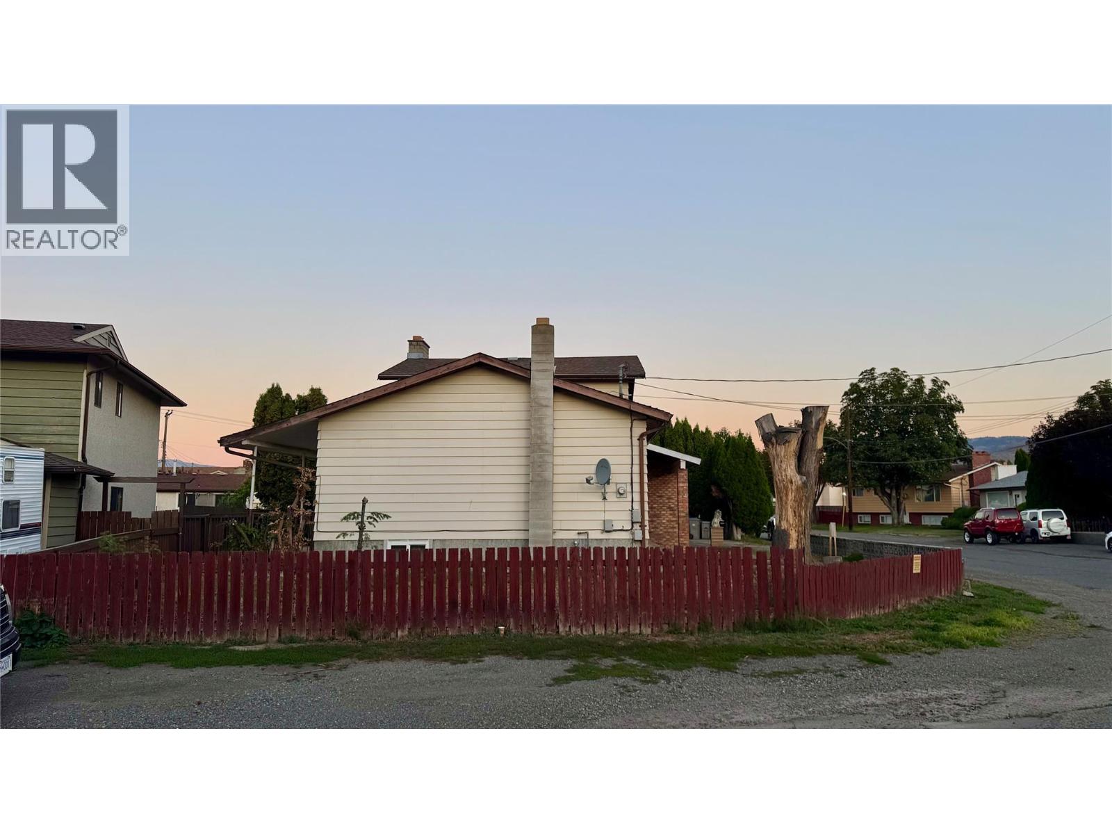 Photo 9 of 731 Cumberland Avenue, Kamloops BC