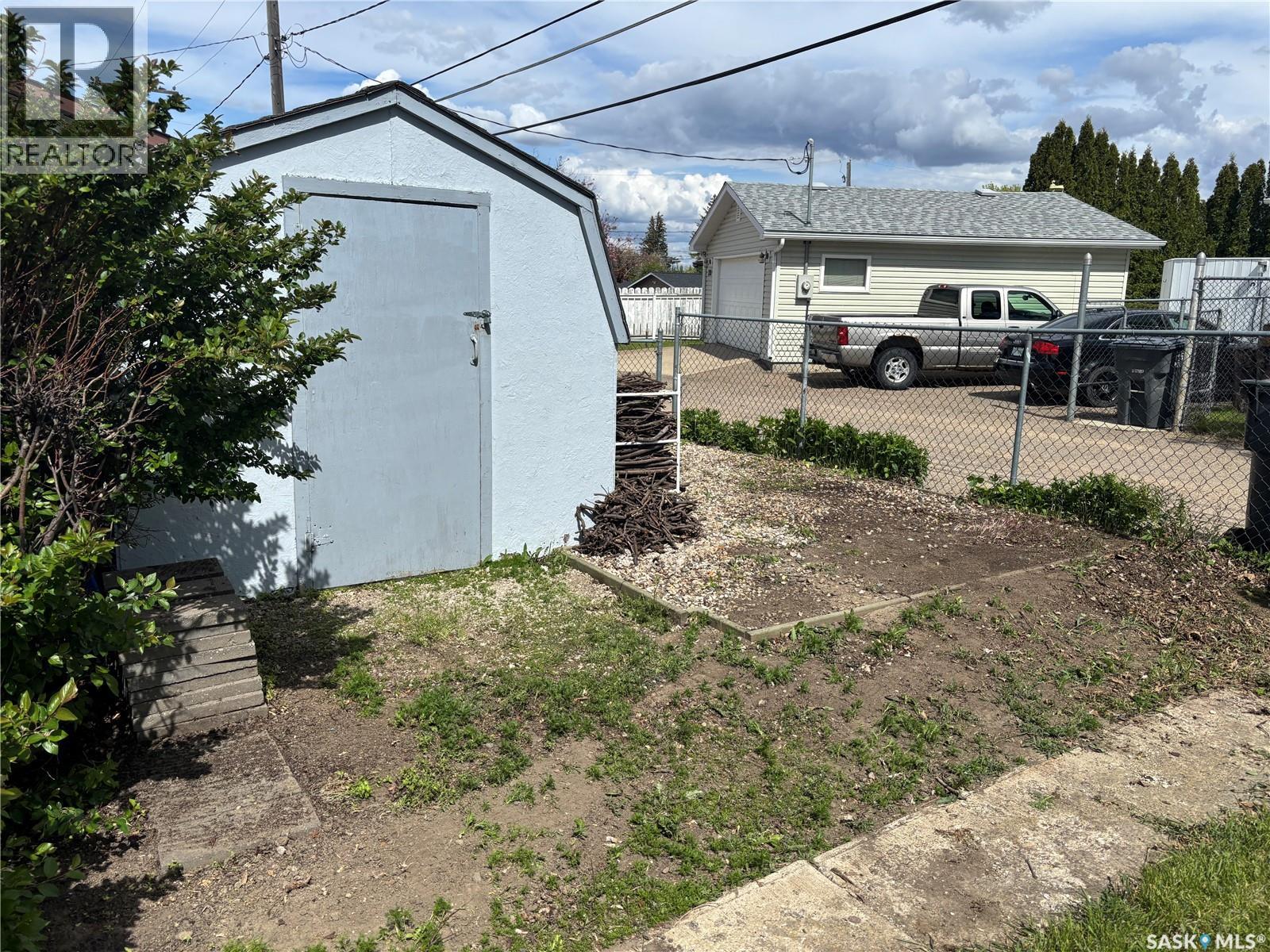 Photo 18 of 601 2nd Avenue Se, Swift Current SK