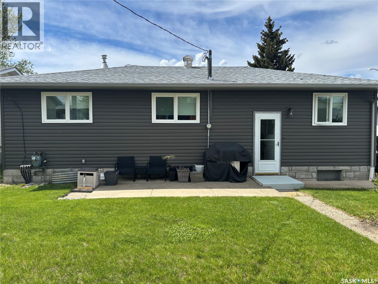 Photo 20 of 601 2nd Avenue Se, Swift Current SK