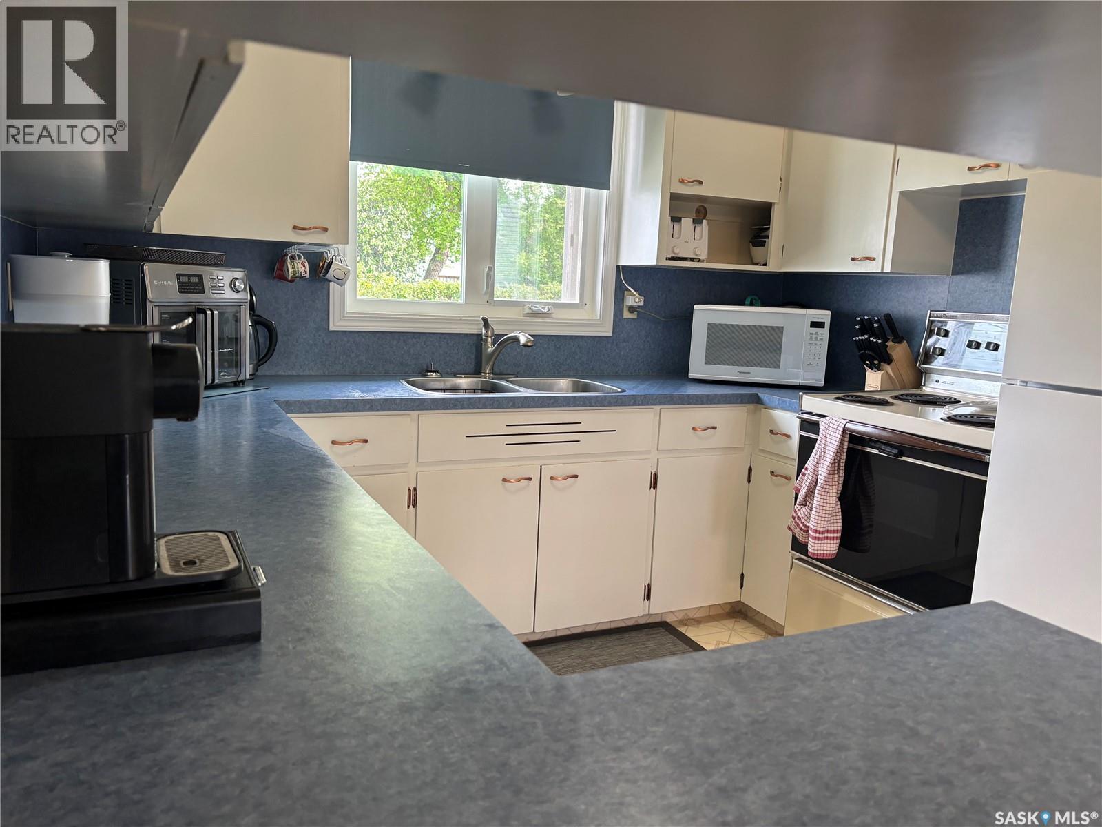 Photo 22 of 601 2nd Avenue Se, Swift Current SK